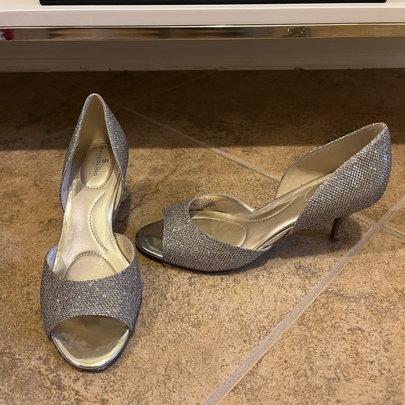 Bandolino Gold Nubilla Pump Size 7 - Picture 3 of 6